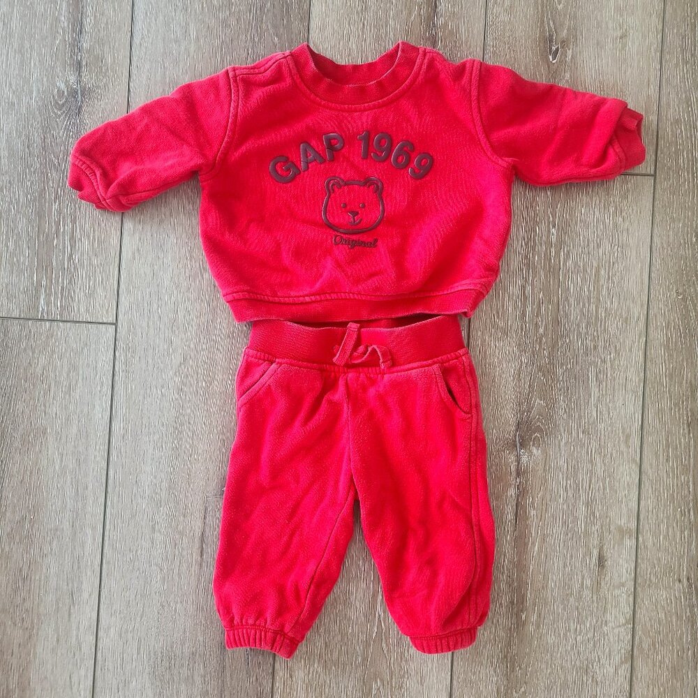 Baby Gap red sweatsuit 6-12 months